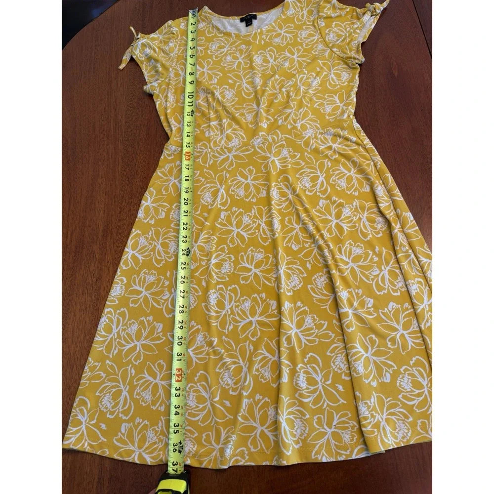 Ann Taylor Dress Women's Small Yellow White Floral Fit and Flare Knee Length‎